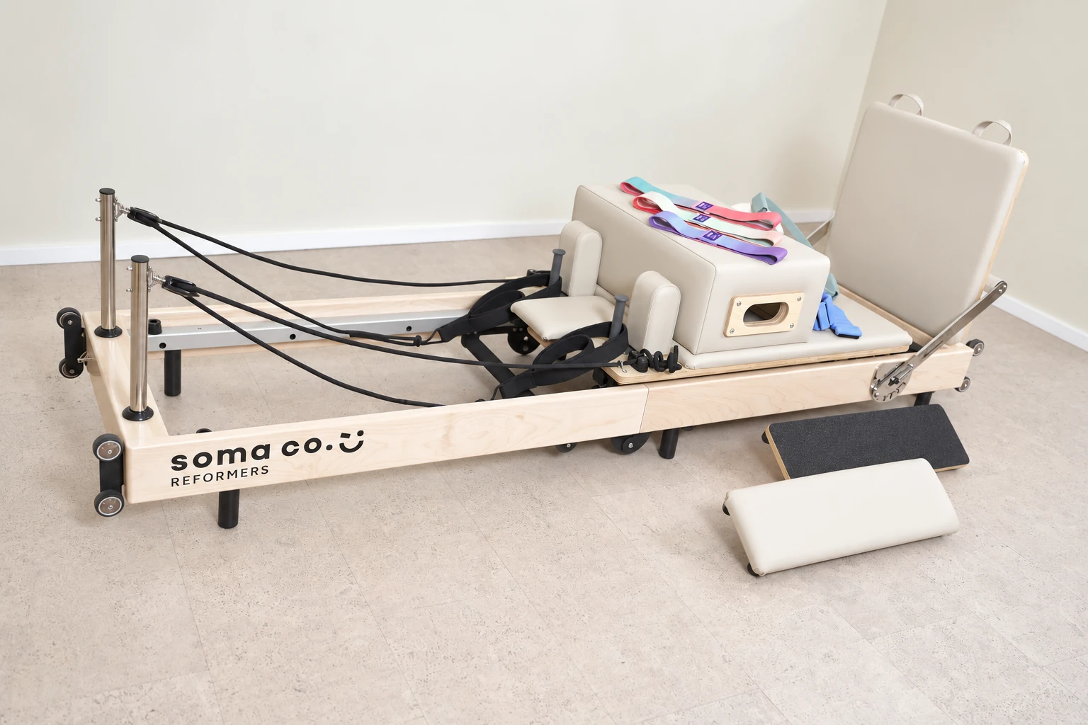 Soma Co. Reformer mit Box, Jumpboard und Zubehör